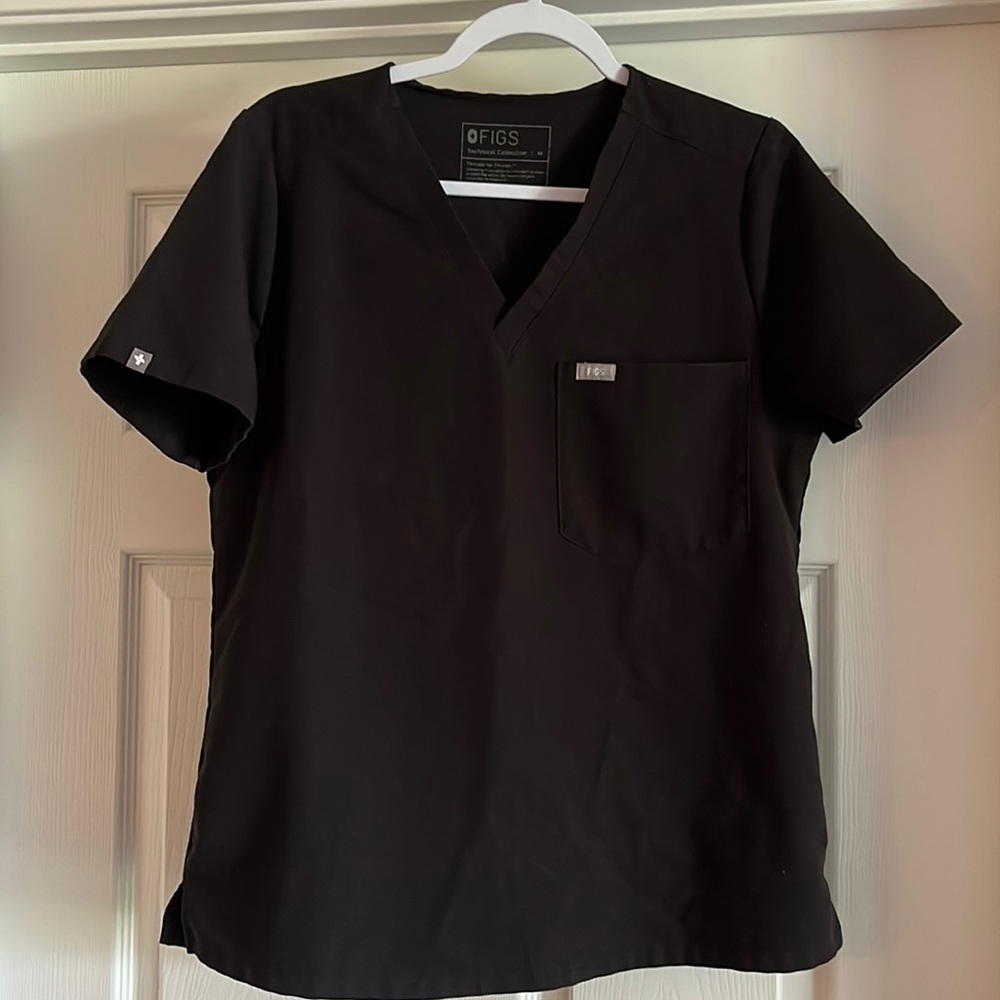 Figs Black scrub top with a pocket